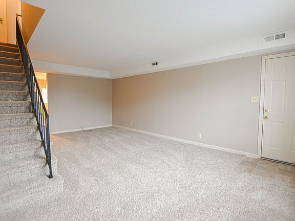 2nd image of 1533 E Knollwood Cir APT 1