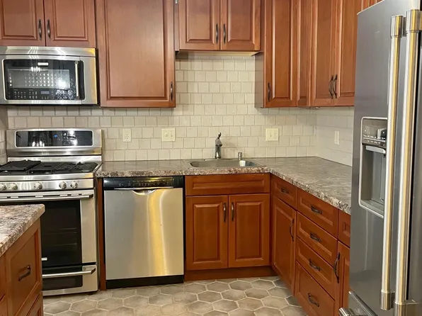 9809 Cimarron Trl, Minnetonka, MN 55305