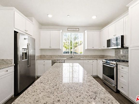 3rd image of 471 Santa Paula St