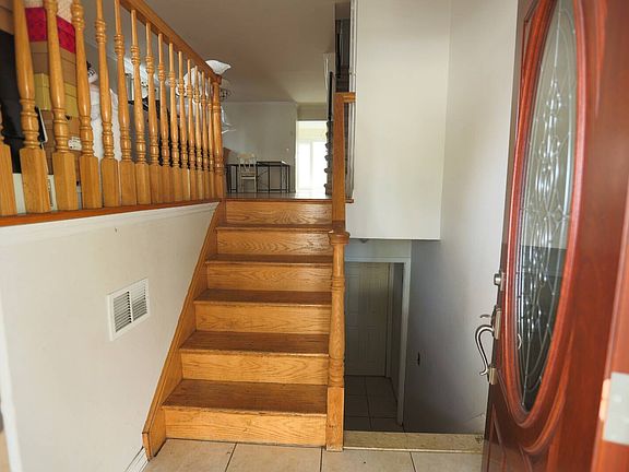 3rd image of 28 Sleepy Hollow Rd