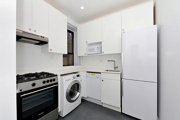 Rented by Aether Property Group | media 13