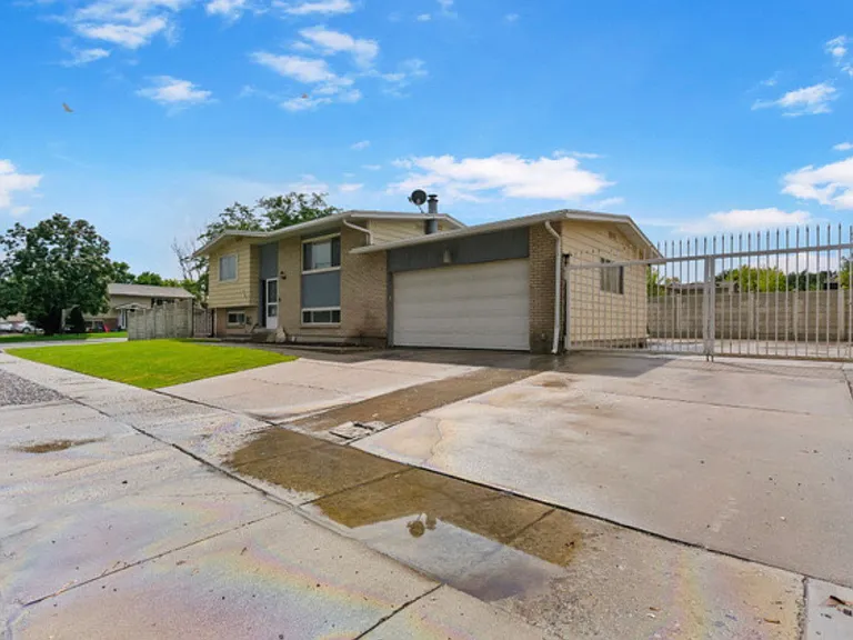 6622 S Georgia Dr — Photo 2