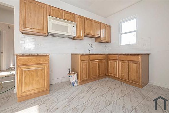 1st image of 51 Stuyvesant Ave #2