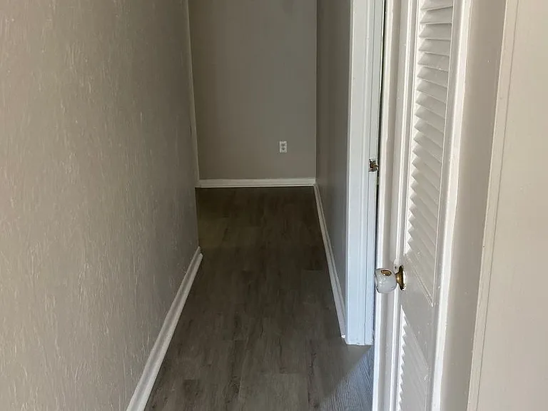 1032 Crown Ave — Photo 7