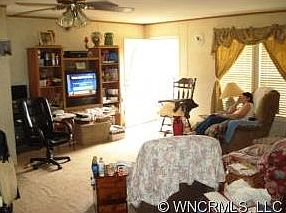 3rd image of 19 Peach St