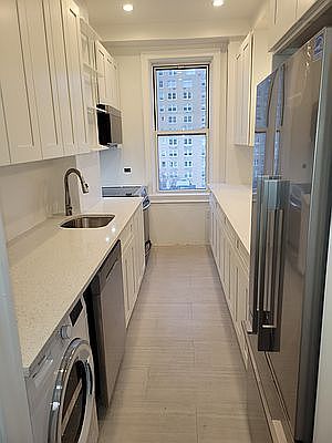 3rd image of 15 W 75th St #9D