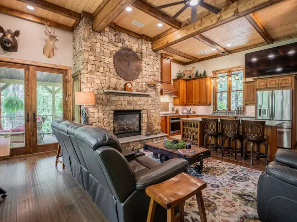 9963 Huckleberry Ln, Soddy Daisy, TN 37379