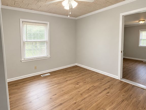 5th image of 212 E 29th St