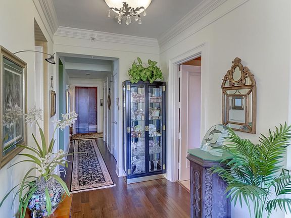 4th image of 232 S Plaza Ct #209