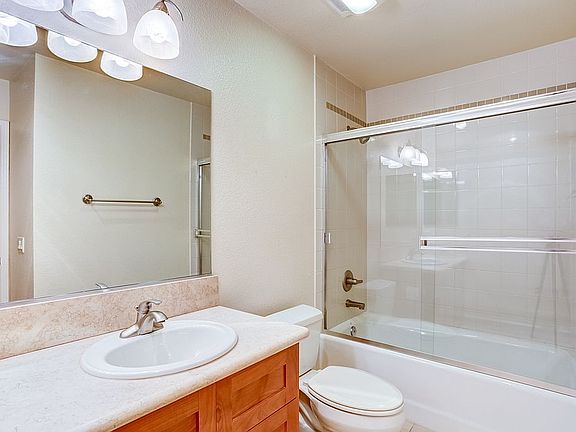 4th image of 8533 Villa La Jolla Dr APT B