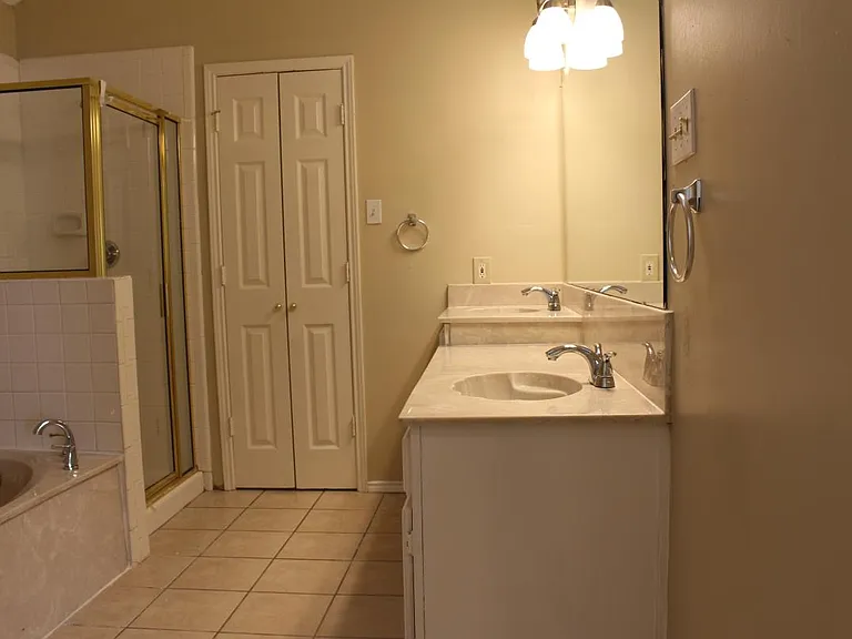 544 Raintree Cir — Photo 18