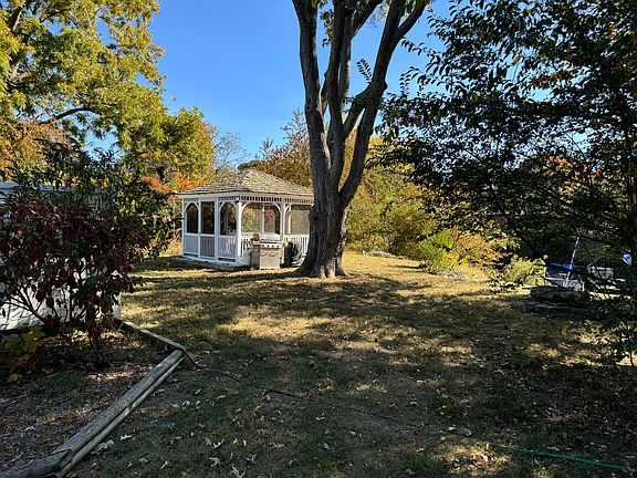 5th image of 102 Lee Dr
