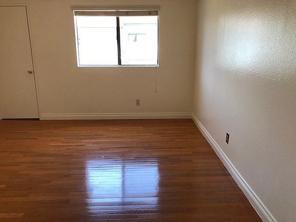 3rd image of 1255N N Los Robles Ave #26