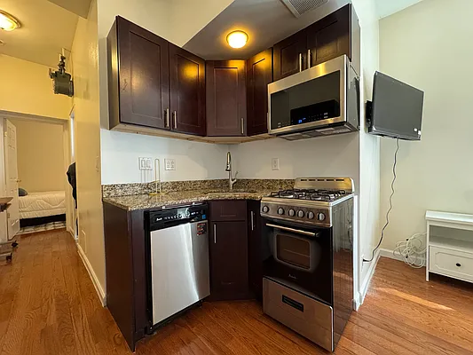 Rented by Union Square Property Management | media 3