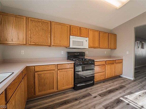 5th image of 3282 Phantom Rock St