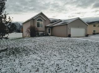 374 Edgewood Dr, Middleville, MI 49333
