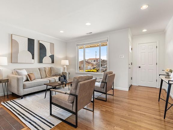 5th image of 103 Knoll Cir