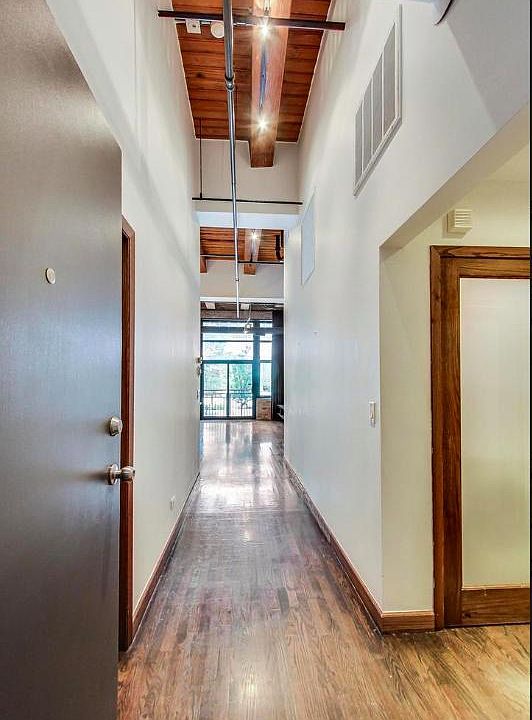 1st image of 510 W Superior St #123