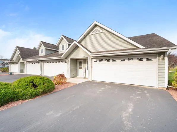 1516 Watercress CIRCLE, West Bend, WI 53095