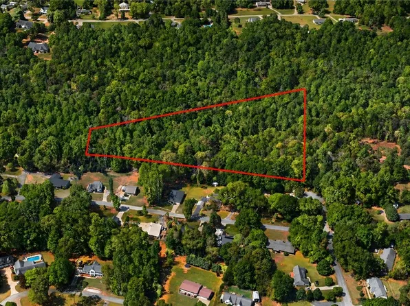 1 Luna Ln, Central, SC 29630