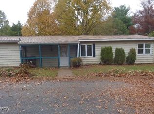 13272 Lakeview Dr, Creal Springs, IL 62922