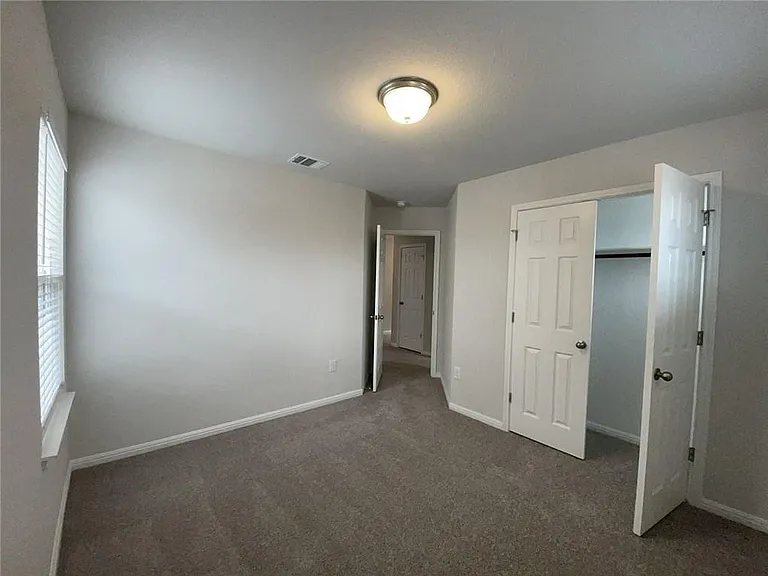 233 Hauser Dr — Photo 16