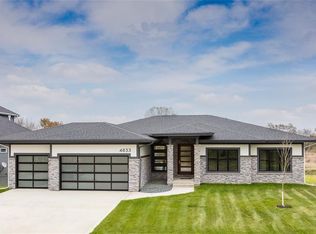 4833 159th St, Urbandale, IA 50323