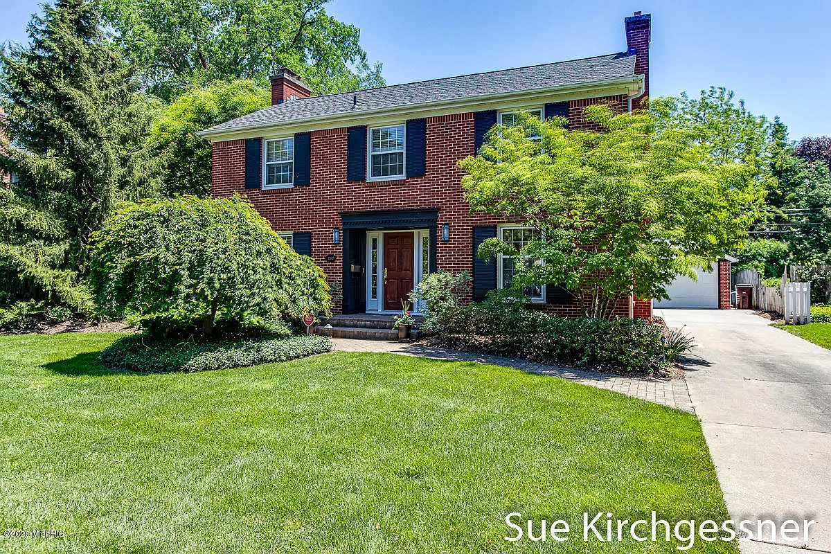 2302 Anderson Dr SE photo 1