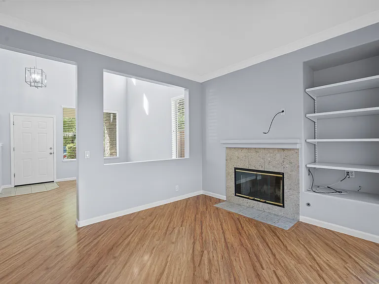 1067 McKay Dr — Photo 7