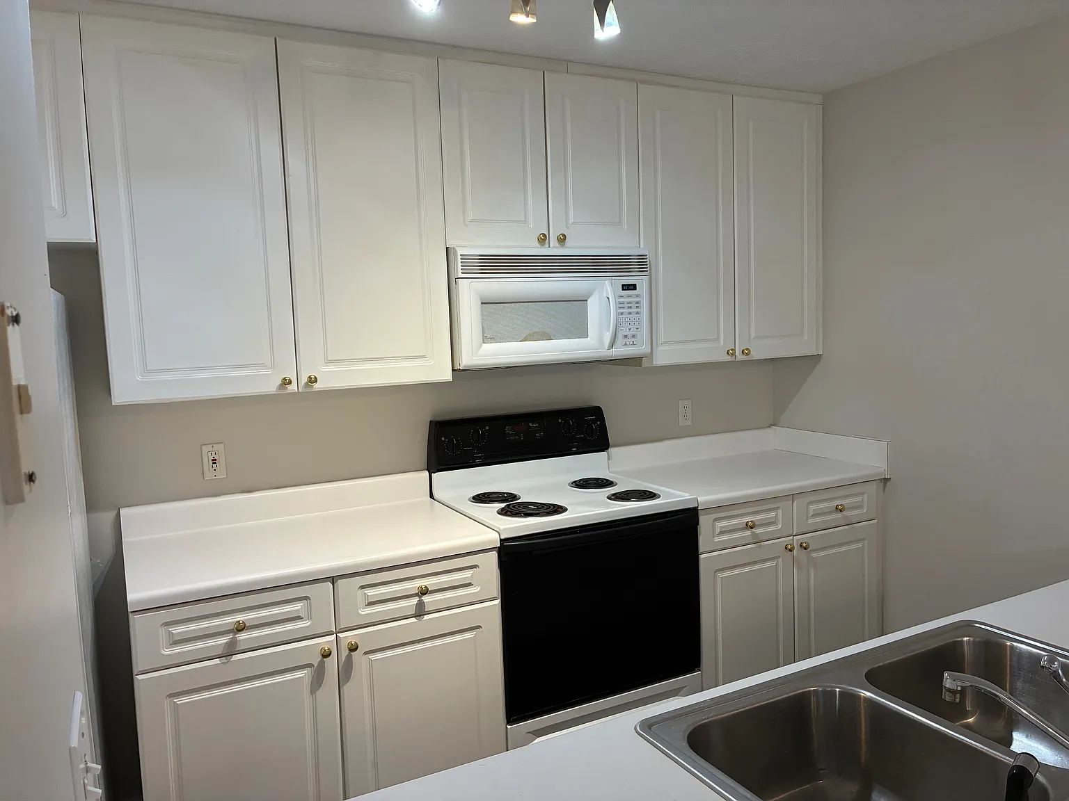 2428 E University Dr — Photo 3