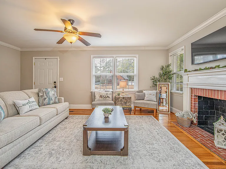 606 Poole Dr — Photo 4