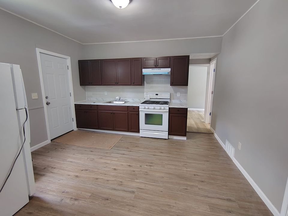 1st image of 4 Lake Ave #1