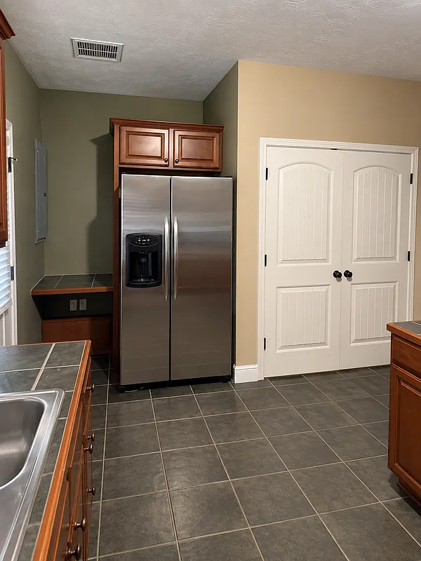 2 bed, 1.5 bath, 1300 sqft, $1,300 — Photo 2