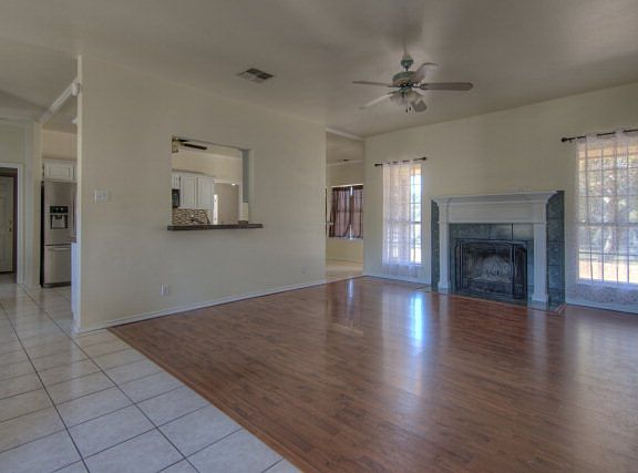 2nd image of 112 Encino Dr
