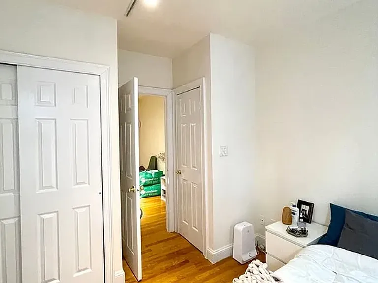 219 W 16th St #2C — Photo 3