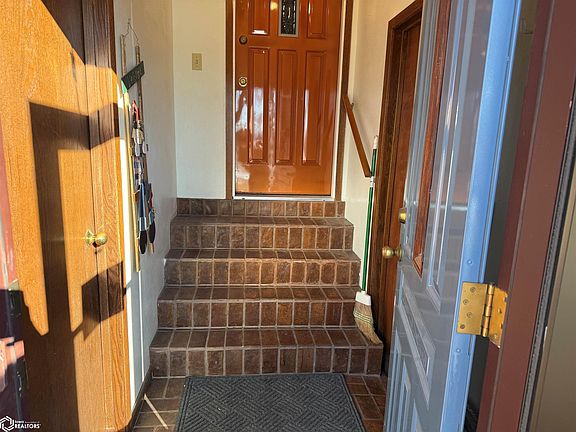 3rd image of 302 N 5th St