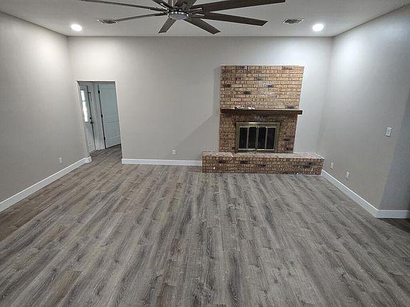 5th image of 204 Crestwood Dr