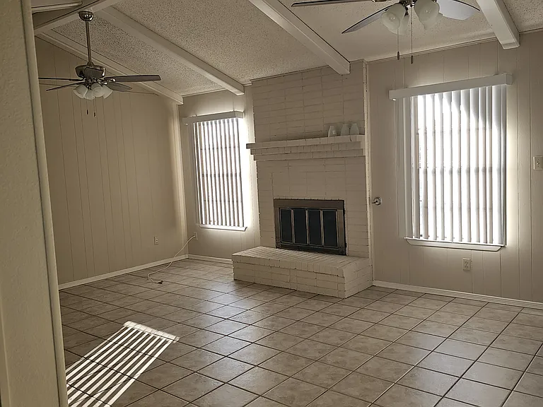 11265 Ivanhoe Dr — Photo 4