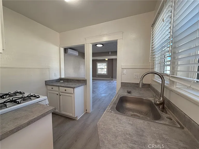 4152 Locust St — Photo 8