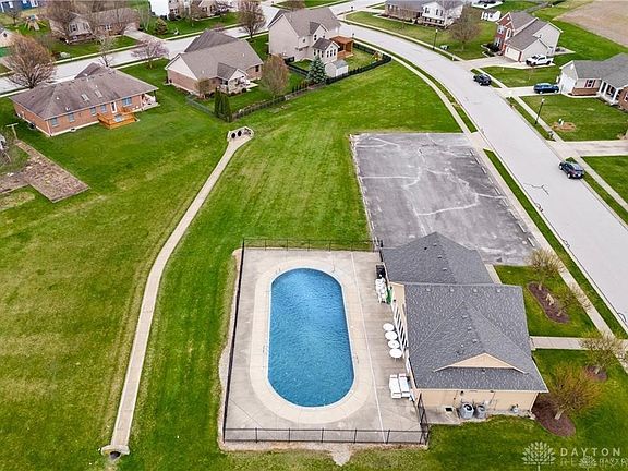 3rd image of 121 Springhouse Dr