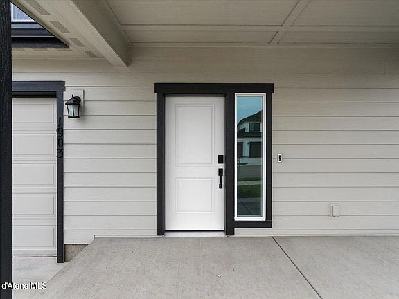 4th image of 1903 N Skagit Dr