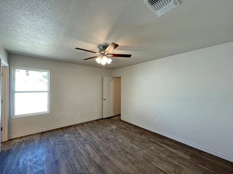 1708 Clovis Dr — Photo 16