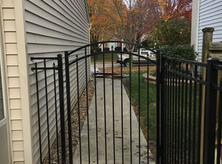 48 Chiswick Cir, Bloomington, IL 61704