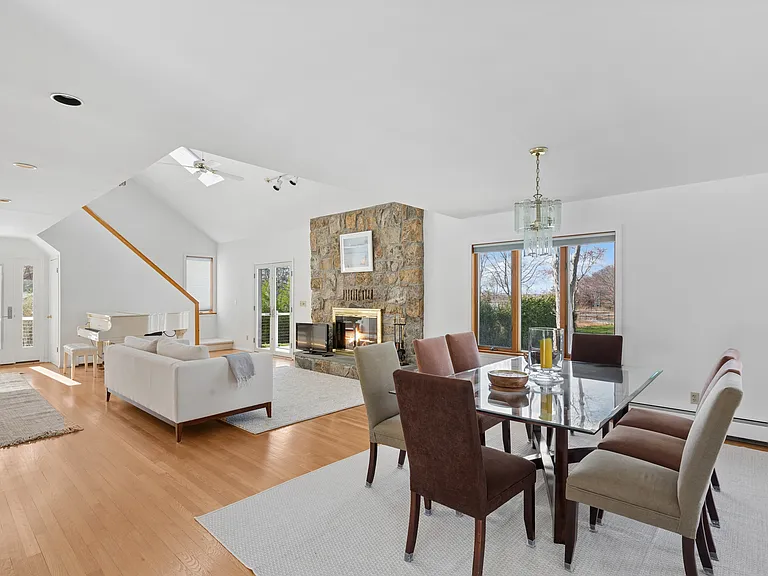 18 Noyac Harbor Rd — Photo 12