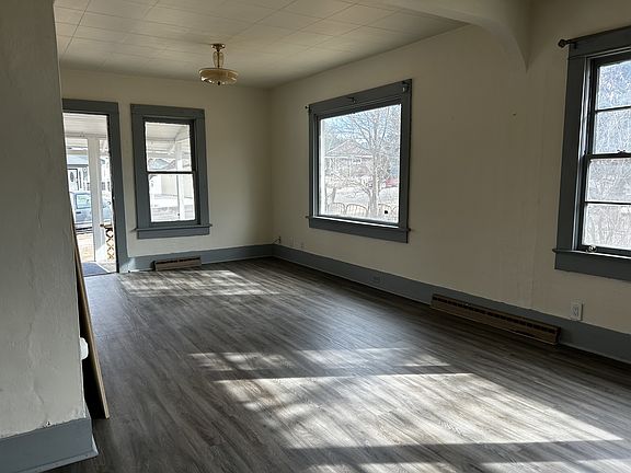4th image of 708 Market St