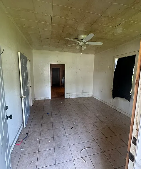 431 E Caldwell St — Photo 3