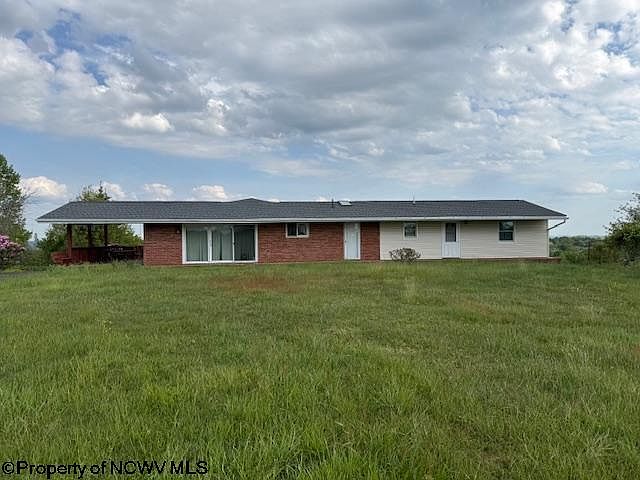 1st image of 15 Pine Ridge Ln