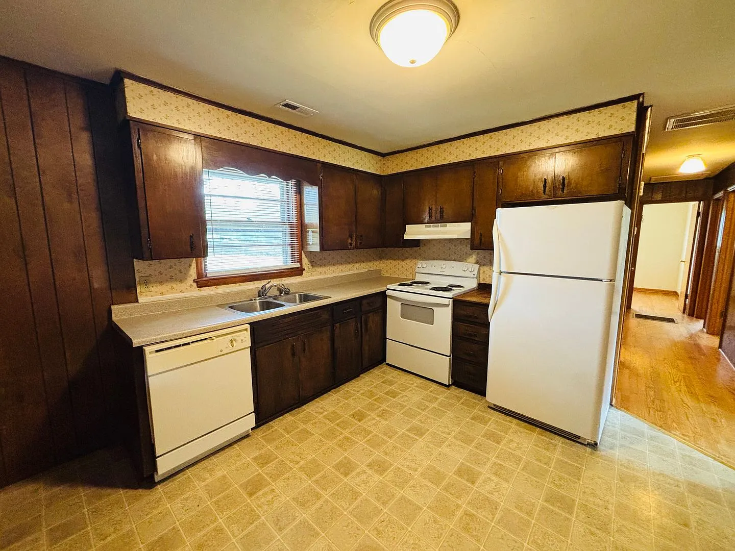 3 Bedroom, 1 Bath House — Photo 4