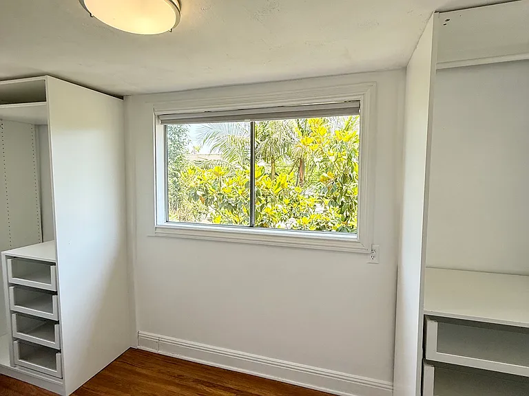 1082 Meadowbrook Ave — Photo 15