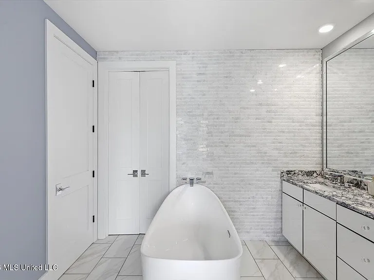 145 Republic St — Photo 28
